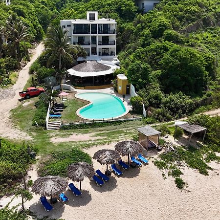 Manta Raya Hotel - Right On The Beach Cuatunalco المظهر الخارجي الصورة