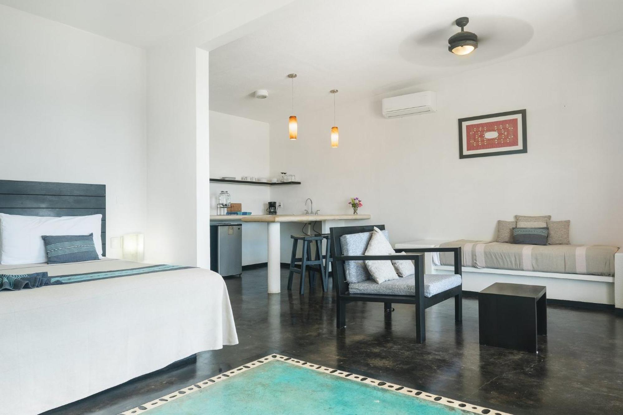 Manta Raya Hotel - Right On The Beach Cuatunalco المظهر الخارجي الصورة