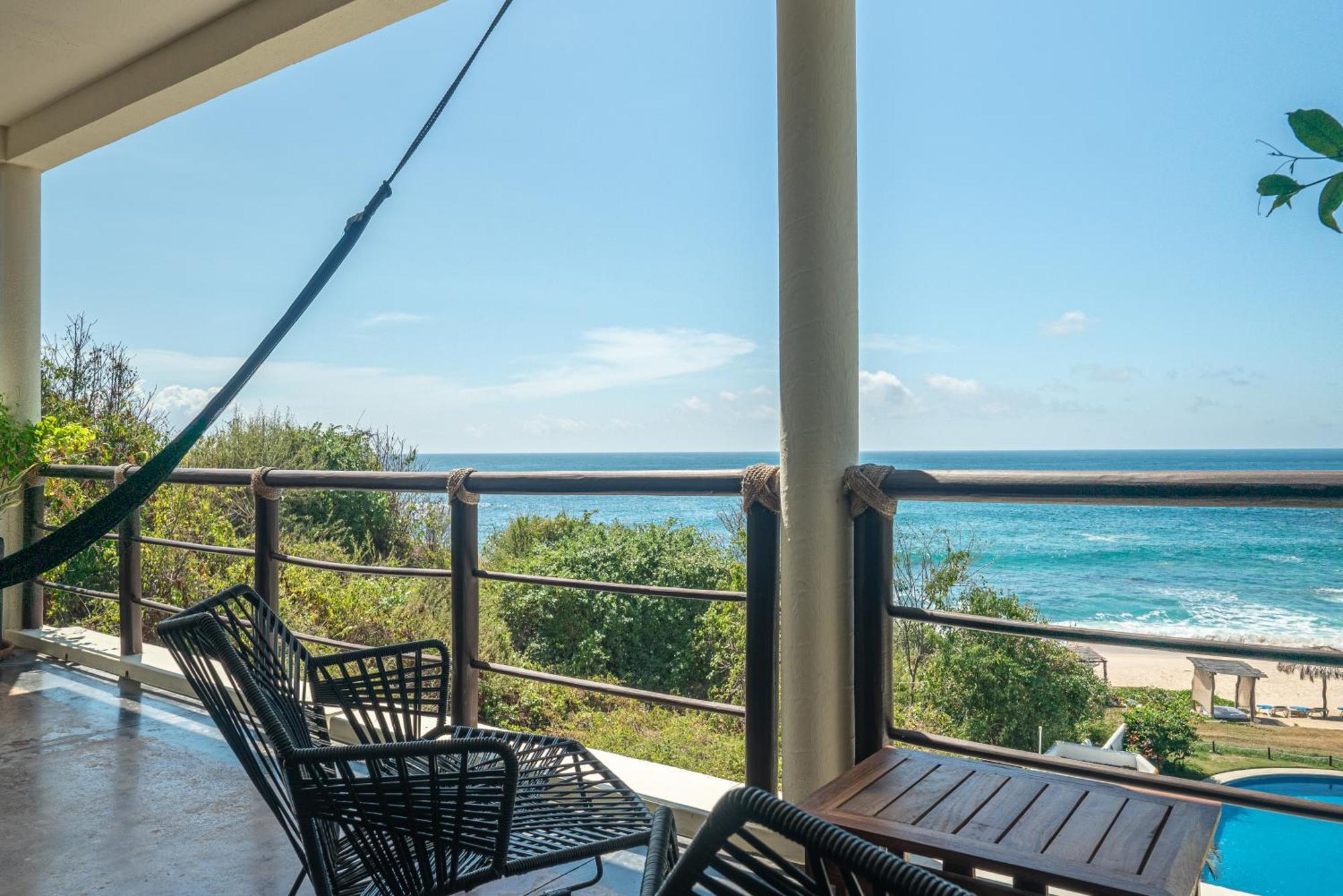 Manta Raya Hotel - Right On The Beach Cuatunalco المظهر الخارجي الصورة