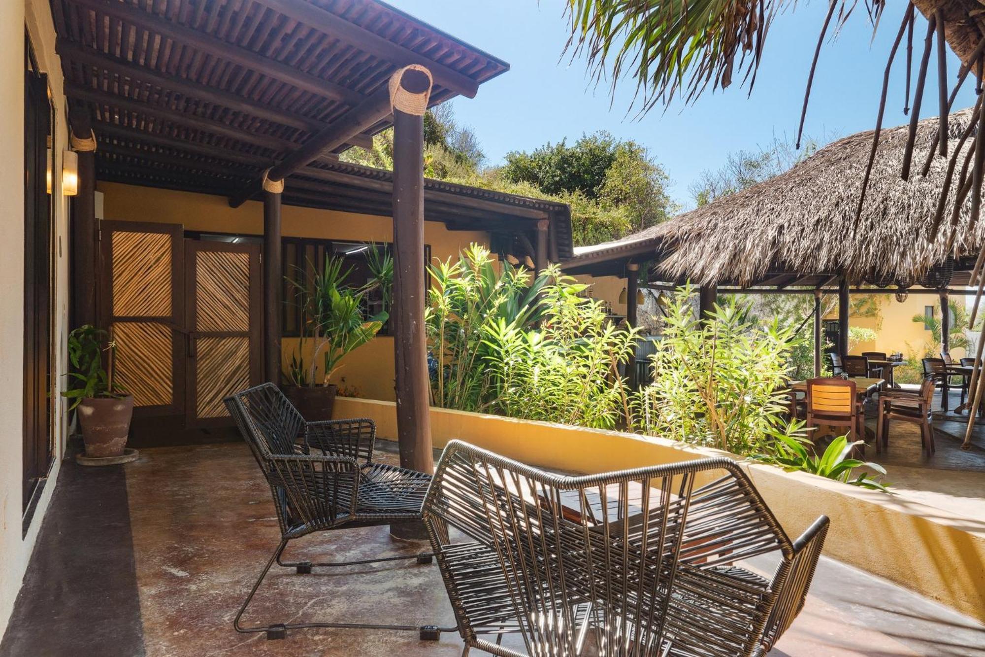 Manta Raya Hotel - Right On The Beach Cuatunalco المظهر الخارجي الصورة