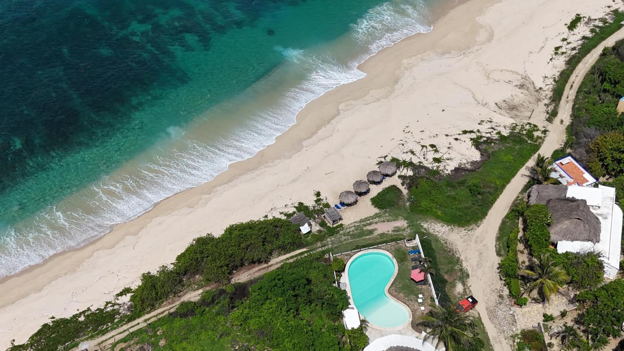 Manta Raya Hotel - Right On The Beach Cuatunalco المظهر الخارجي الصورة