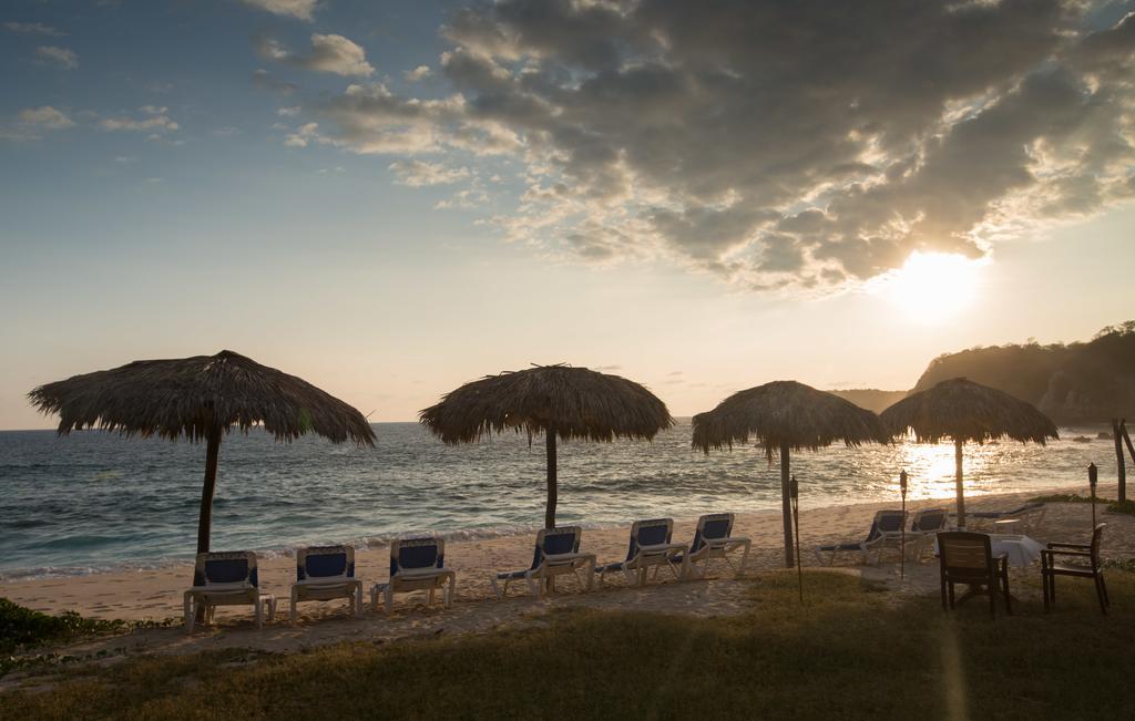 Manta Raya Hotel - Right On The Beach Cuatunalco المظهر الخارجي الصورة