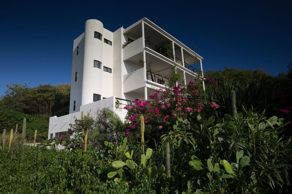 Manta Raya Hotel - Right On The Beach Cuatunalco المظهر الخارجي الصورة