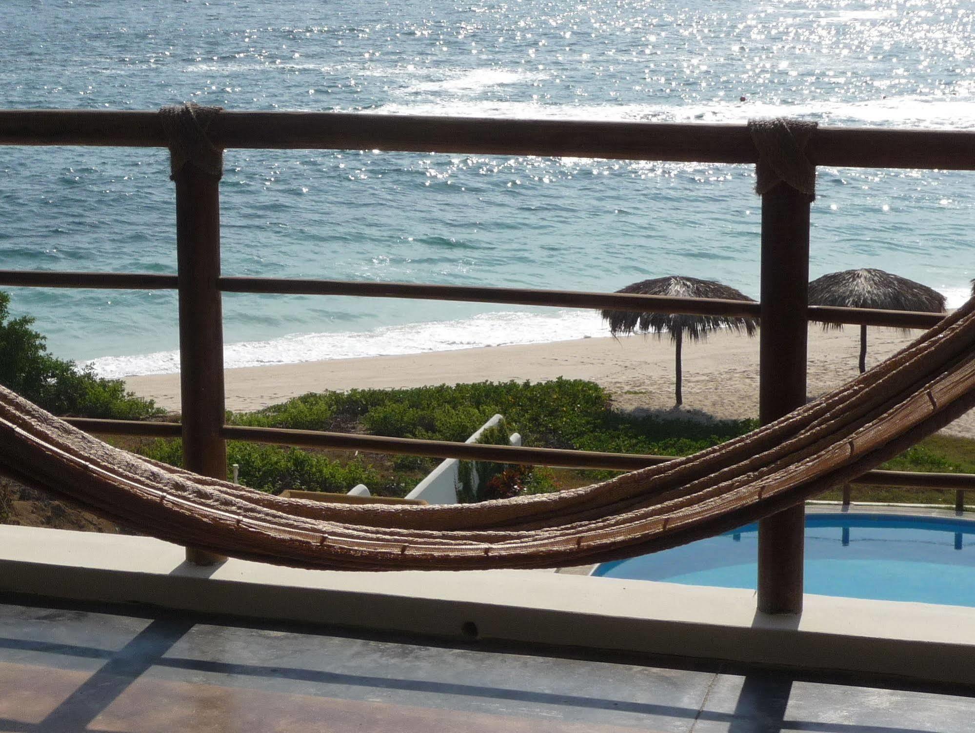 Manta Raya Hotel - Right On The Beach Cuatunalco المظهر الخارجي الصورة