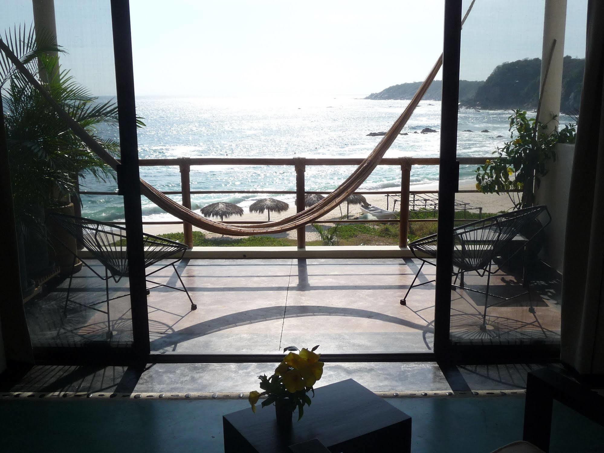 Manta Raya Hotel - Right On The Beach Cuatunalco المظهر الخارجي الصورة